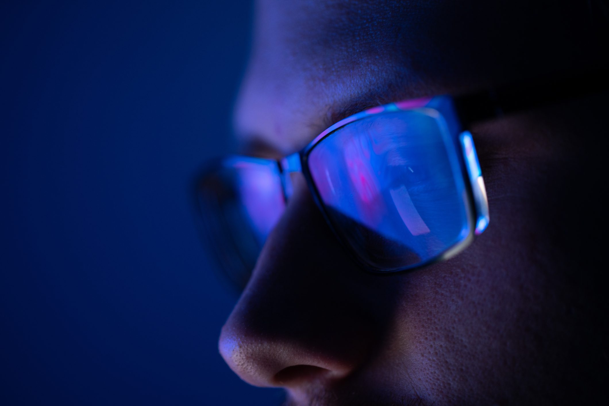 IMPACT OF BLUE LIGHT ON YOUR EYES: WHAT YOU NEED TO KNOW